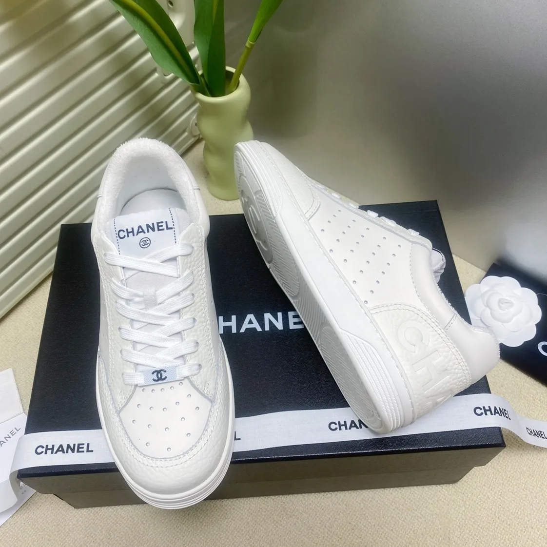 👟👟Ex-factory price 480🐹🐹Women's shoes, women's clothing chanel~~Chanel's latest 2022 panda shoes, skateboard shoes, sneakers, out of stock king @counters are out of stock everywhere〰It's hard to reserve even if you have money❗️ The fresh splicing style is really super nice...Xiaohongshu, Internet celebrity anchors, and blog owners have already started to call ❤ Original calfskin fabric, original towel lining, logo stamping process, two-color T👟👟 ex-factory price U outsole, lasting process, foot pad latex all custom molded... 🎁Supporting packaging 35-40 regular size